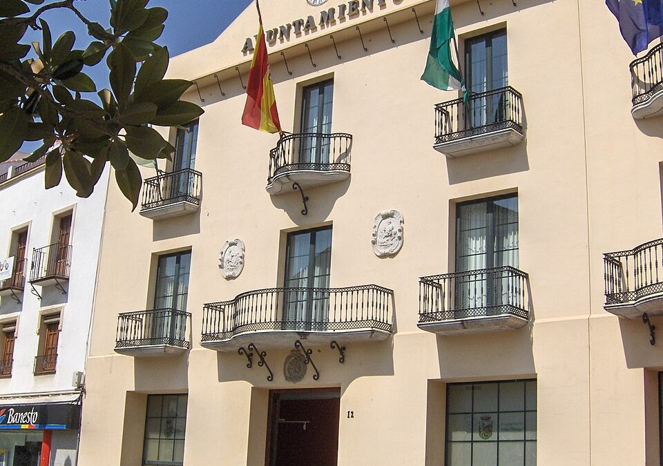 Vélez-Málaga convoca oposiciones para plazas de Auxiliar Administrativo, Auxiliar Informática y Ordenanza-Notificador 